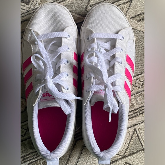 Girls Adidas Grand Court Tennis Shoes - Picture 2 of 10